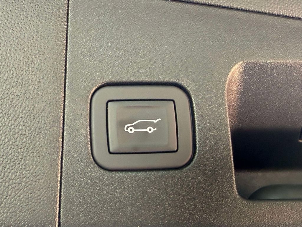 Used 2025 Cadillac XT5 Premium Luxury w/ Technology Package AWD/4WD image 18