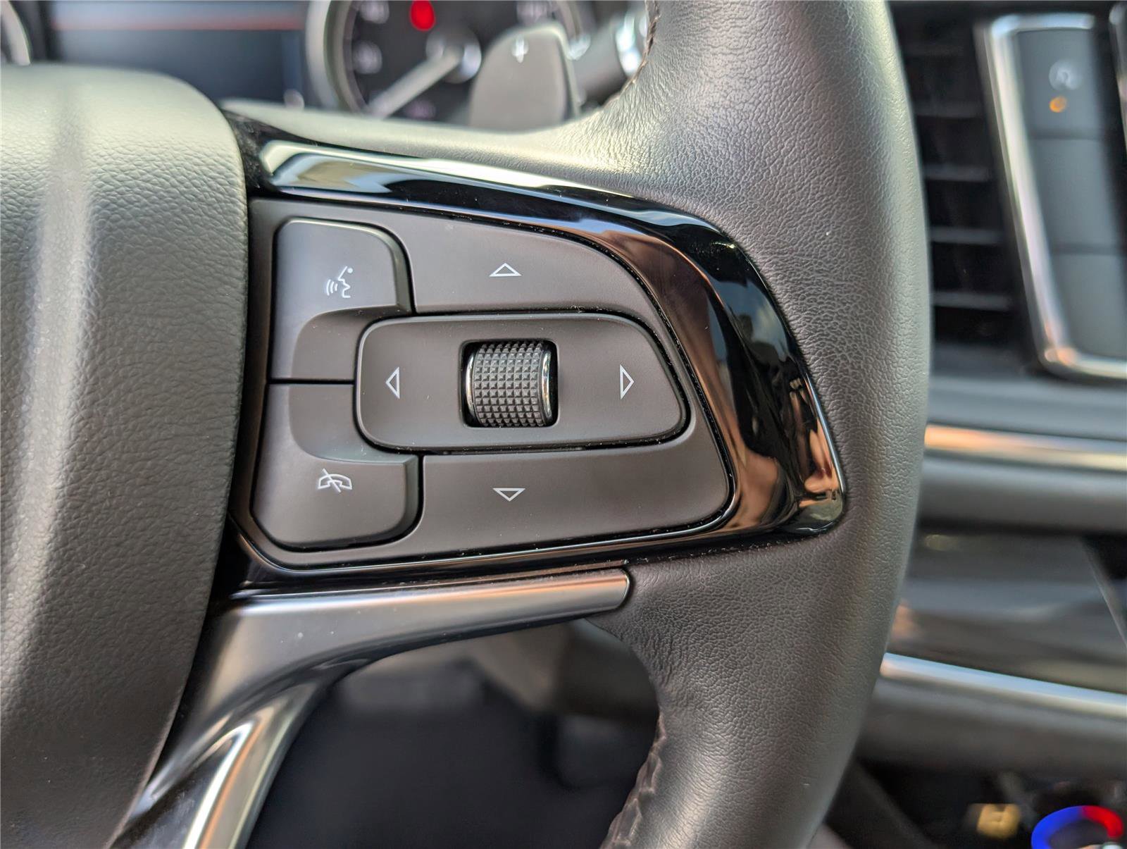 Used 2023 Buick Enclave Essence w/ Experience Buick Package image 23