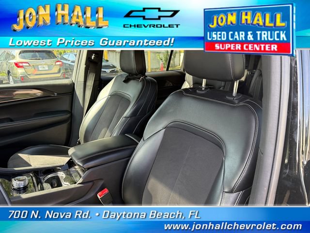Used 2023 Jeep Grand Cherokee L Laredo AWD/4WD image 17