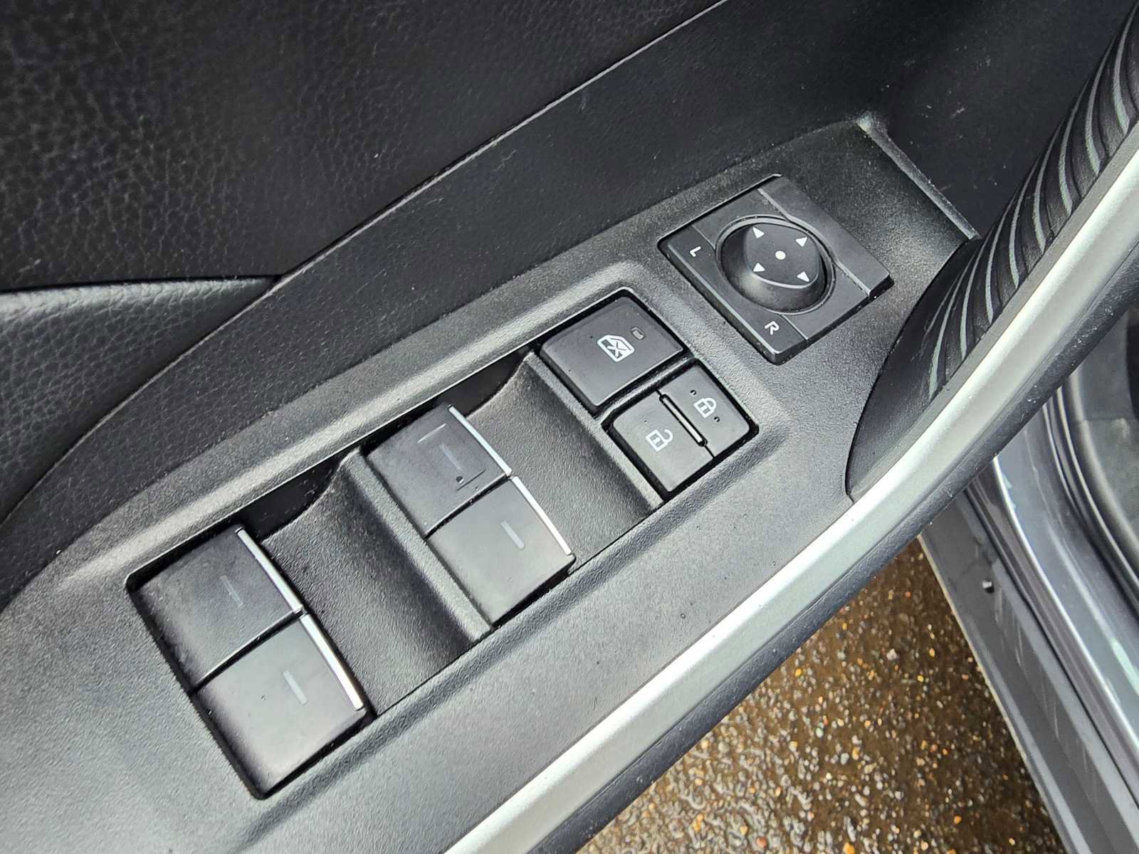 Used 2025 Toyota RAV4 XLE image 26