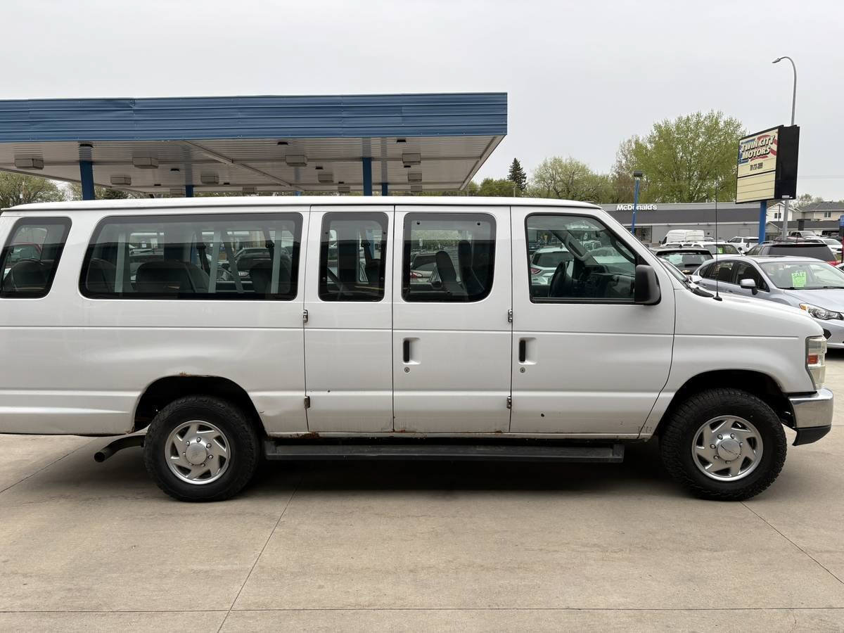 Used 2010 Ford E-350 and Econoline 350 XLT RWD image 5