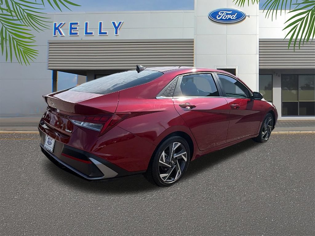 Used 2025 Hyundai Elantra Limited FWD image 5
