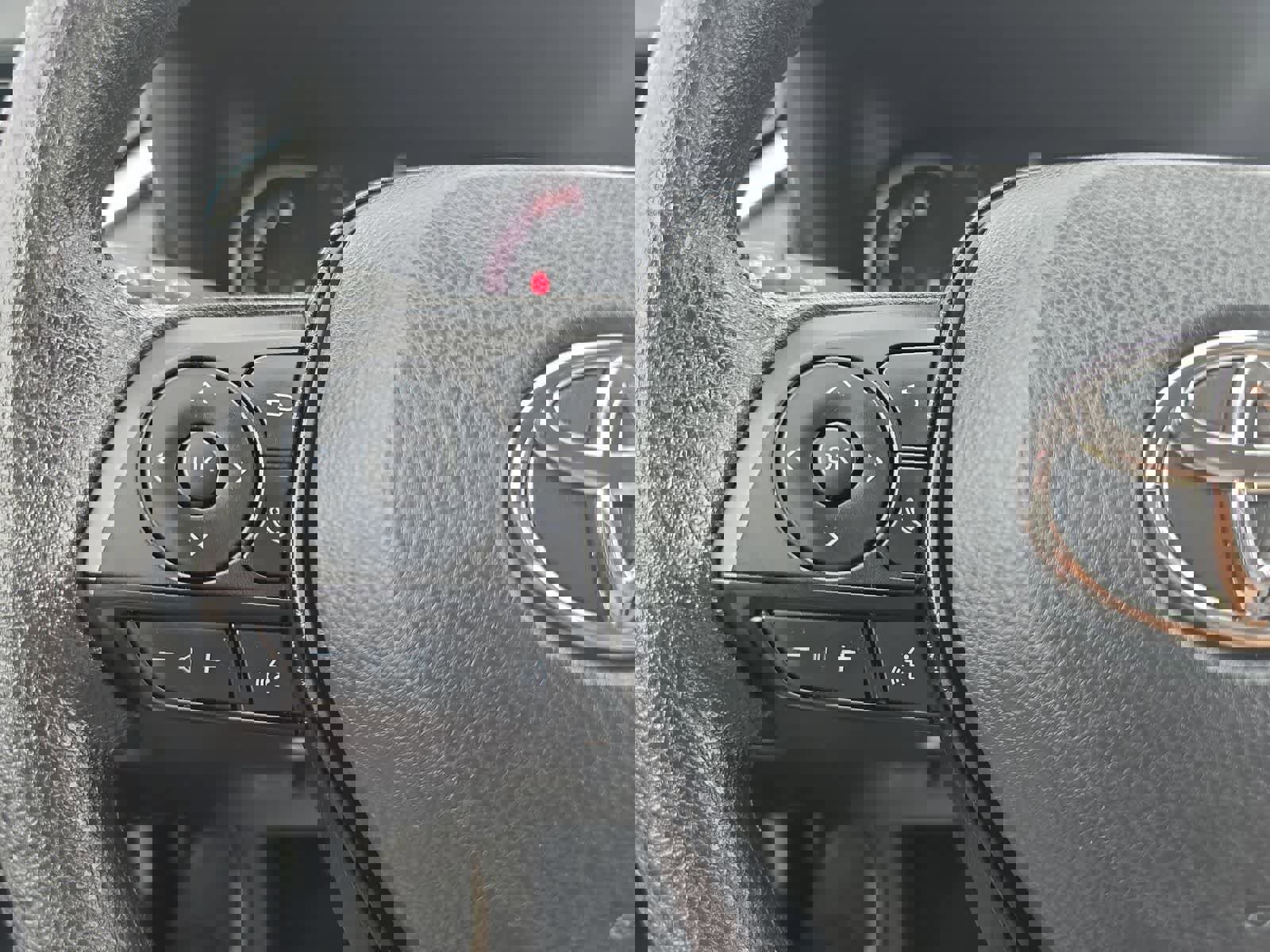 Used 2025 Toyota RAV4 XLE image 28