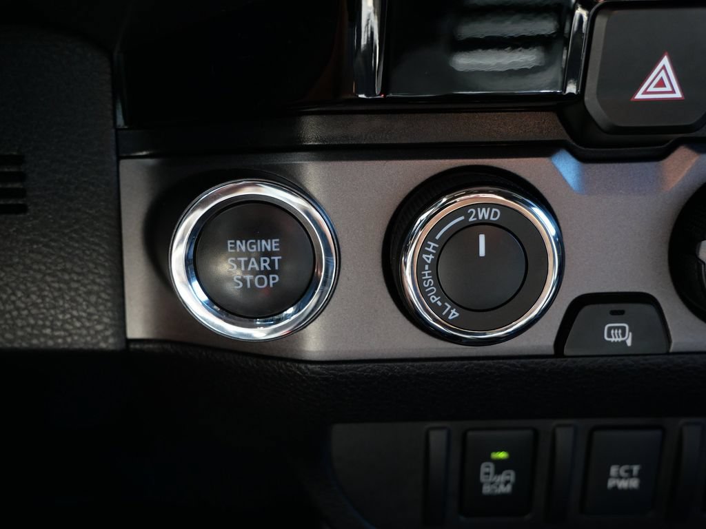 Used 2016 Toyota Tacoma TRD Sport AWD/4WD image 26