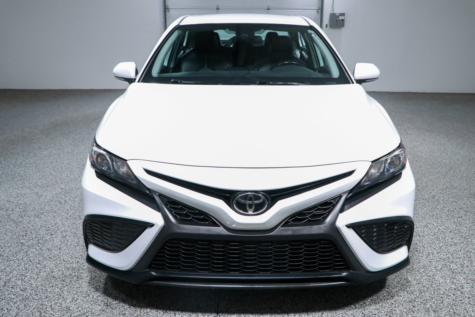 Used 2023 Toyota Camry SE FWD image 4