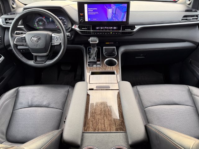 Certified 2025 Toyota Sienna Platinum AWD/4WD image 21