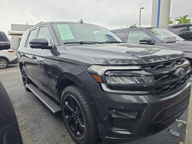 Used 2022 Ford Expedition Limited image 2