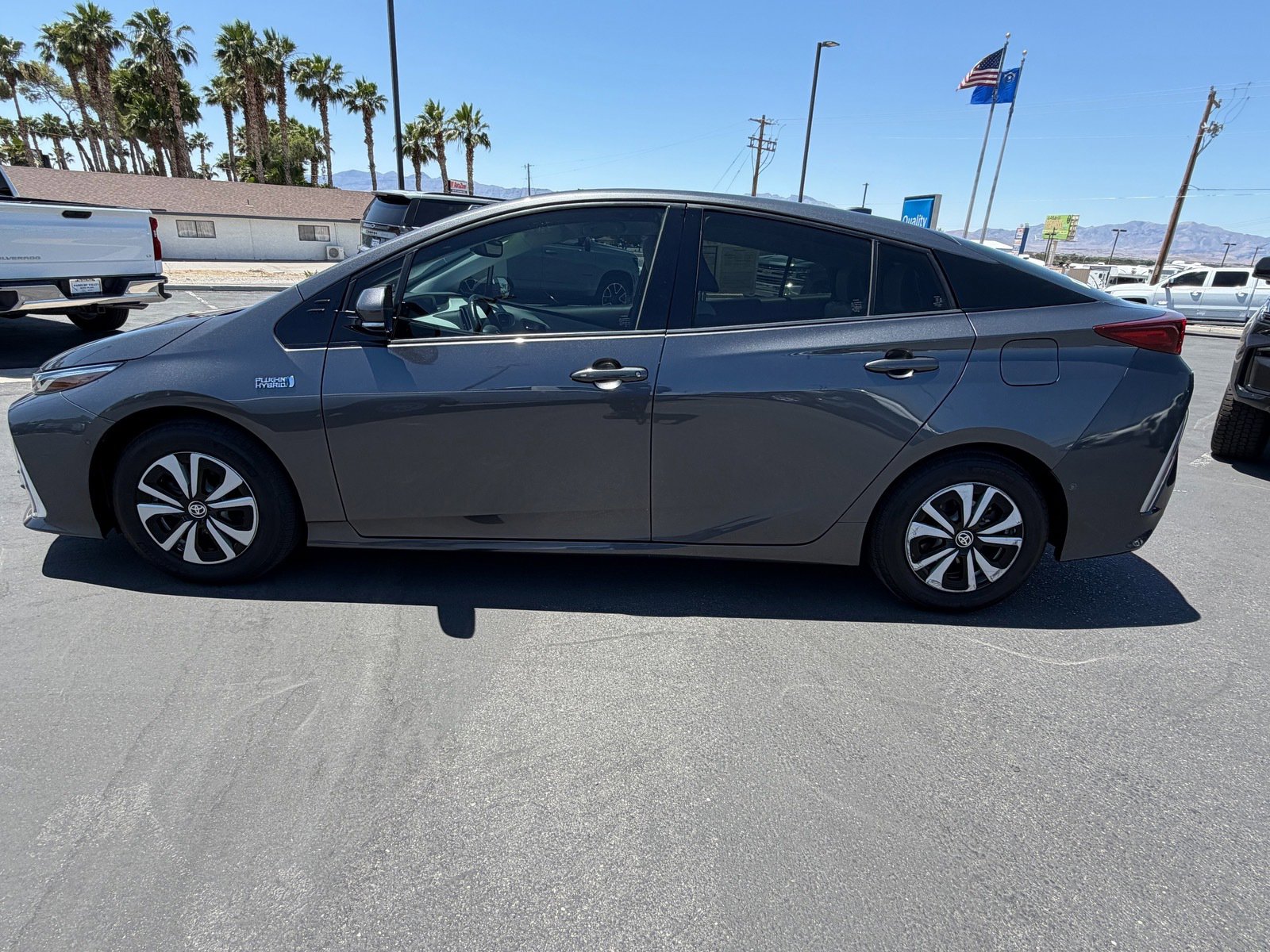 Used 2018 Toyota Prius Prime Advanced w/ Carpet Mat Package FWD image 6