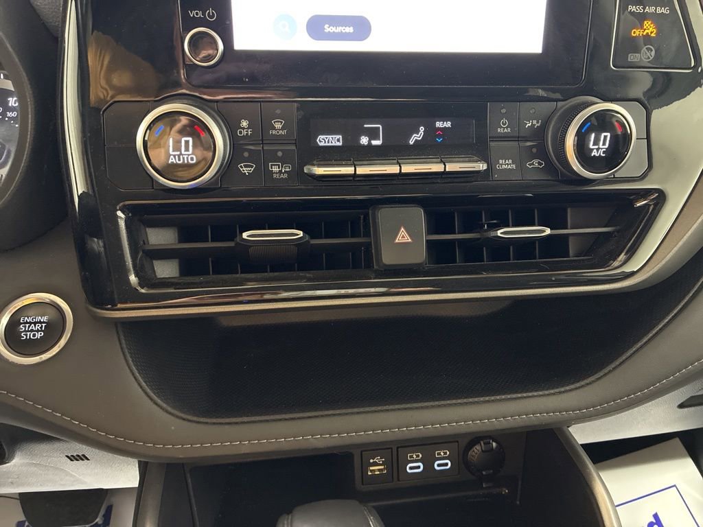 Used 2024 Toyota Highlander LE FWD image 20