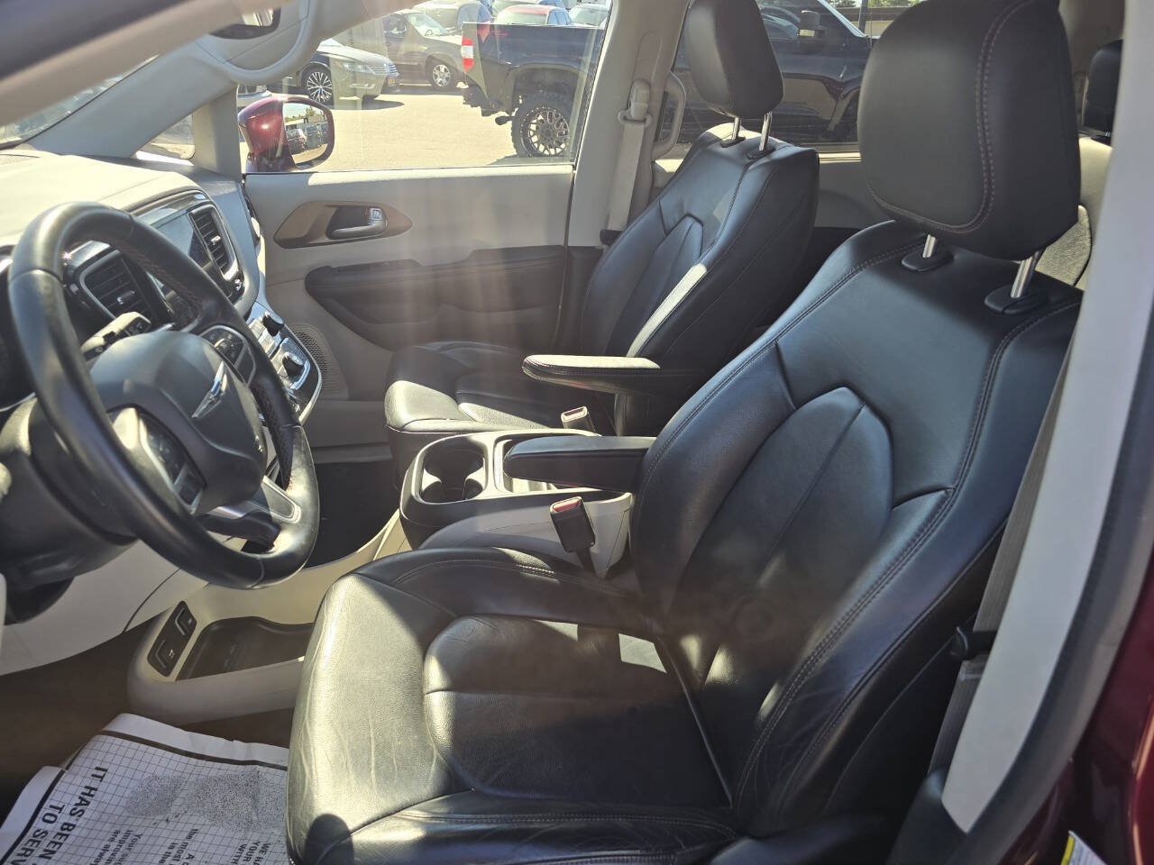 Used 2017 Chrysler Pacifica Touring-L w/ Tire & Wheel Group FWD image 47