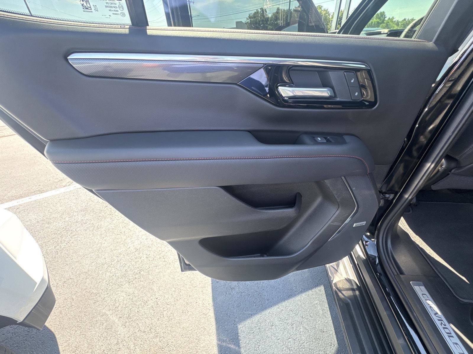 Used 2025 Chevrolet Tahoe RST w/ Comfort Package AWD/4WD image 12