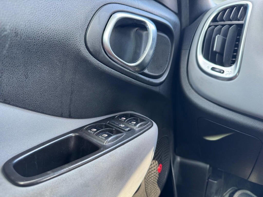 Used 2014 FIAT 500L Easy w/ Popular Equipment Group image 28