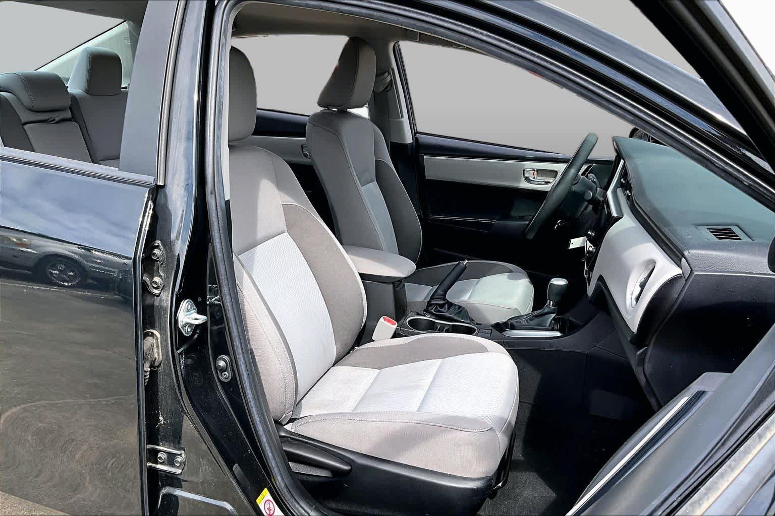 Used 2018 Toyota Corolla LE FWD image 8