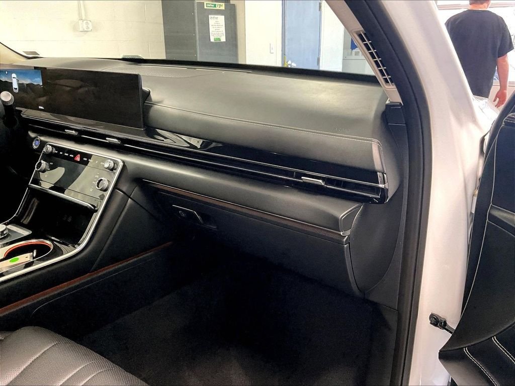 Used 2025 Genesis GV80 2.5T Standard AWD/4WD image 13