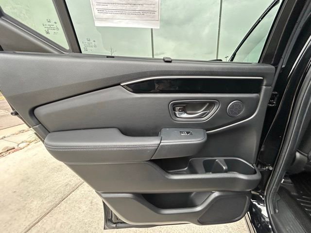 Used 2025 Honda Pilot EX-L image 10