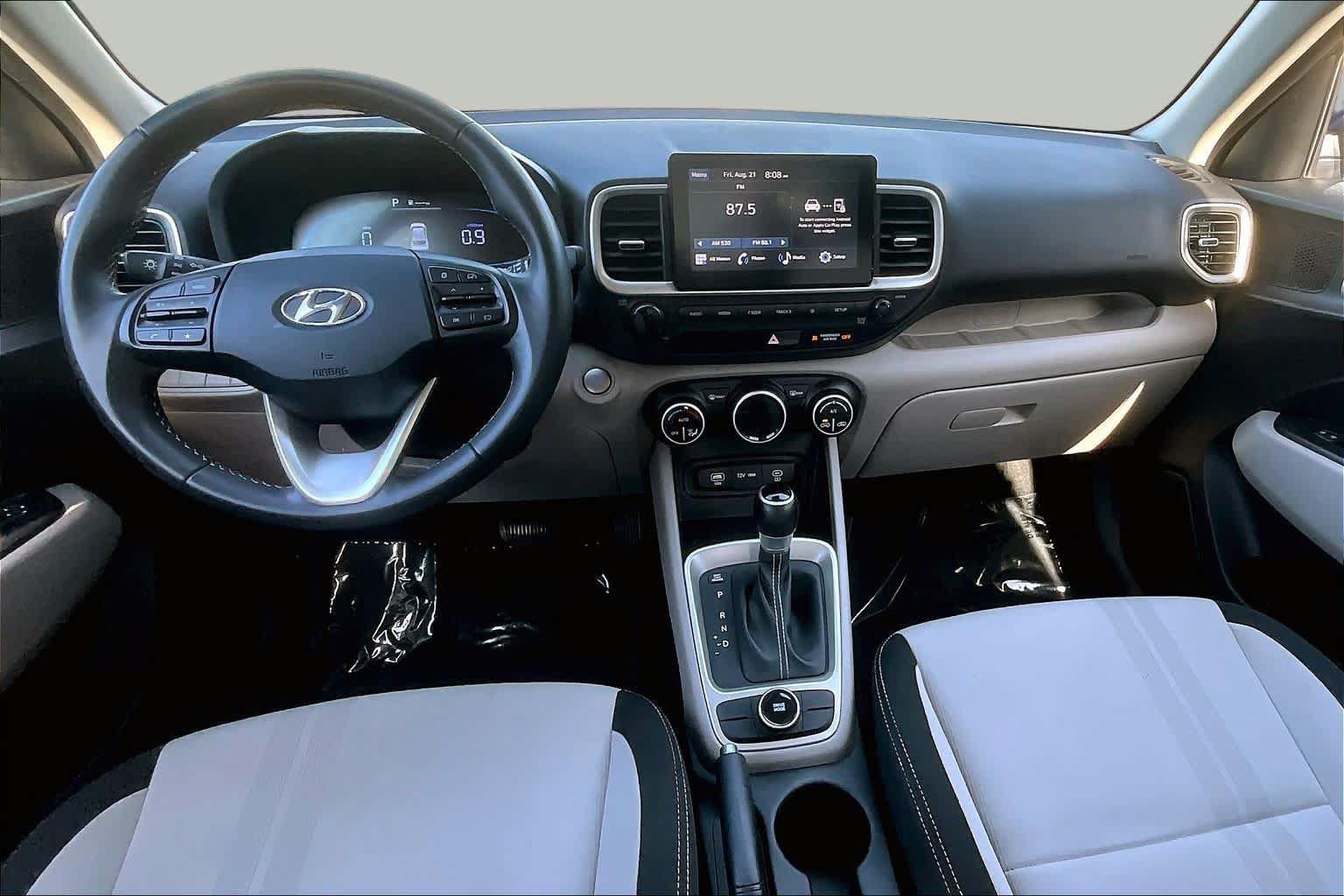 Used 2024 Hyundai Venue SEL FWD image 16