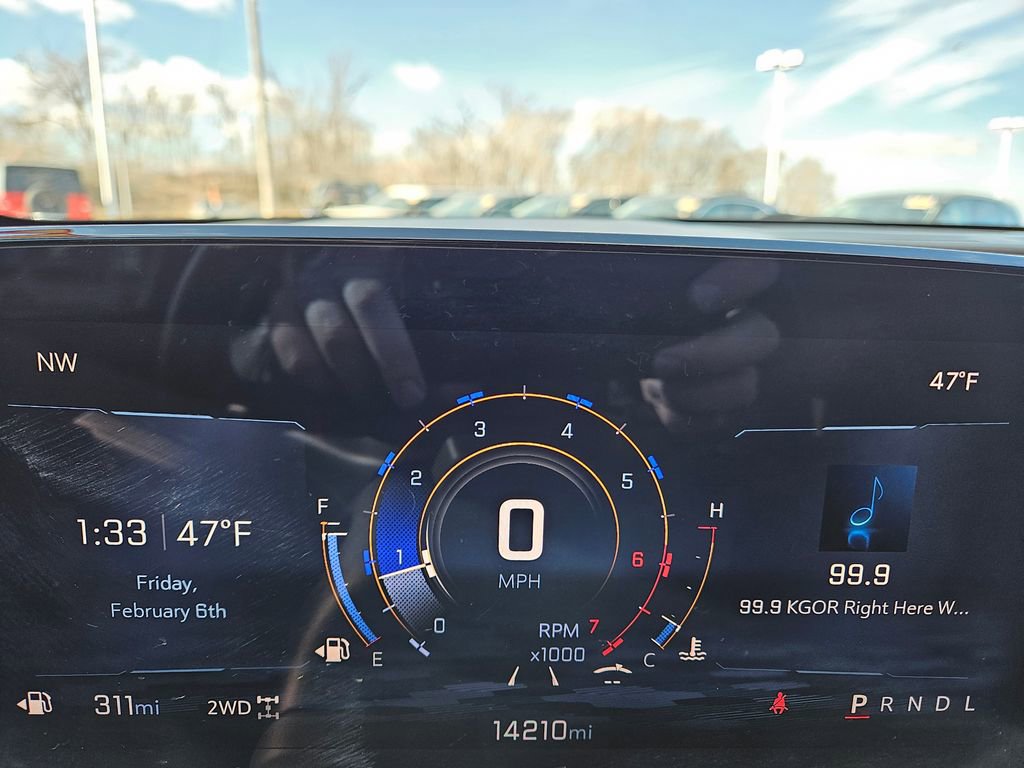 Used 2024 Chevrolet Traverse RS image 11