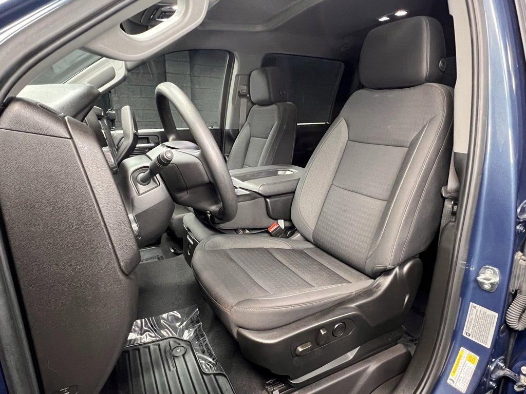 Used 2024 Chevrolet Silverado 2500 Custom w/ Custom Value Package image 3