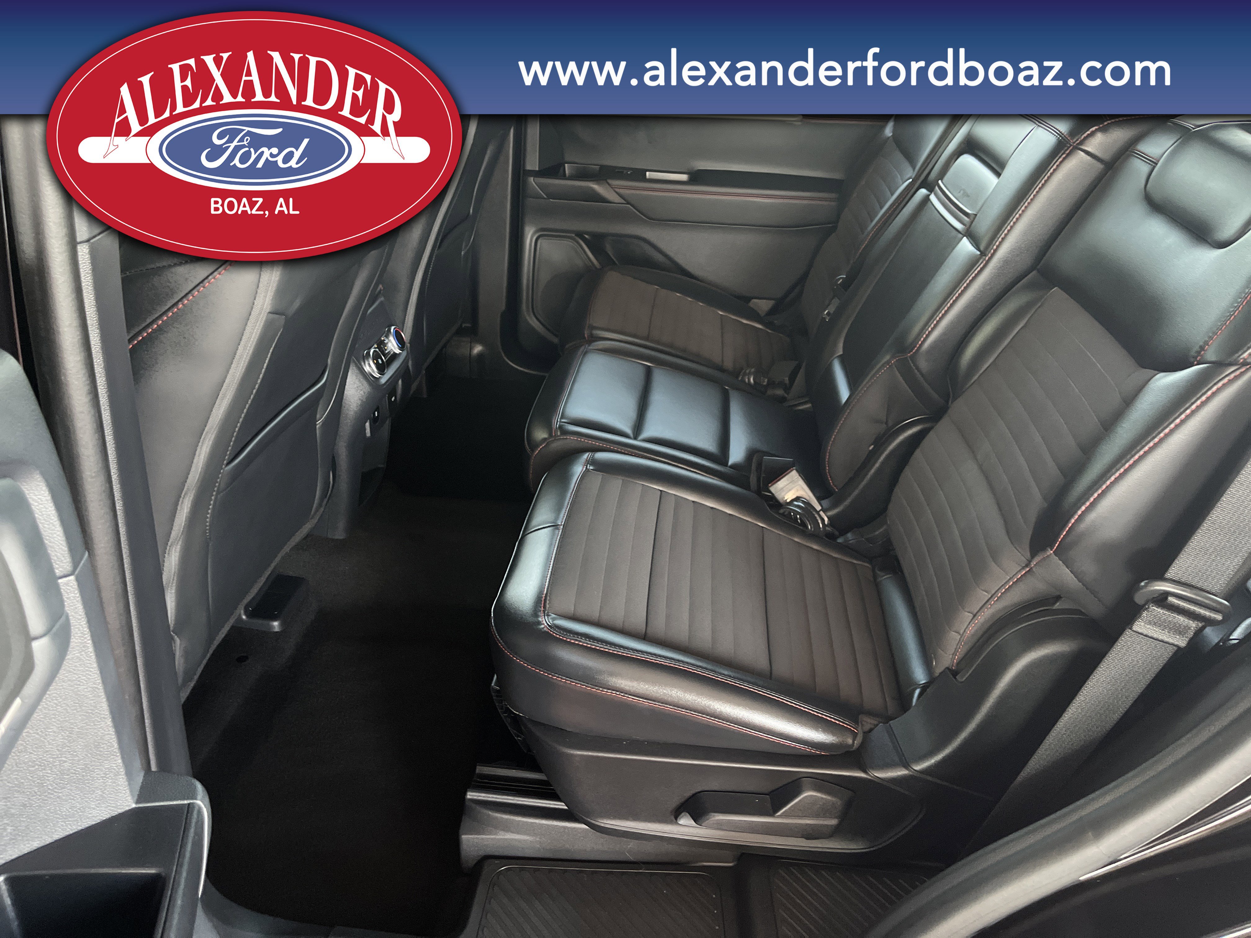 Used 2025 Ford Explorer ST-Line w/ ST-Line Street Pack image 13