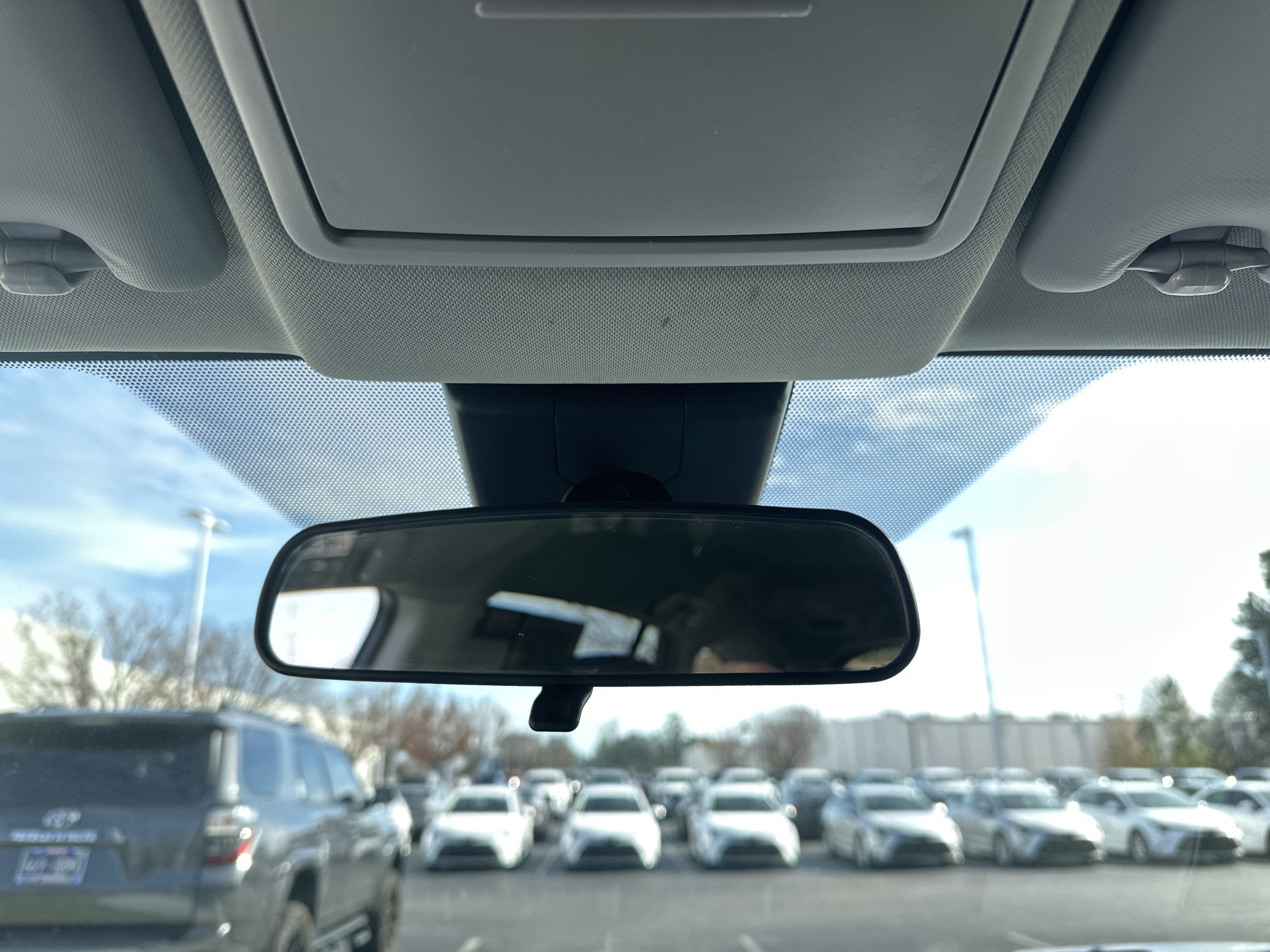 Used 2018 Toyota RAV4 LE image 27