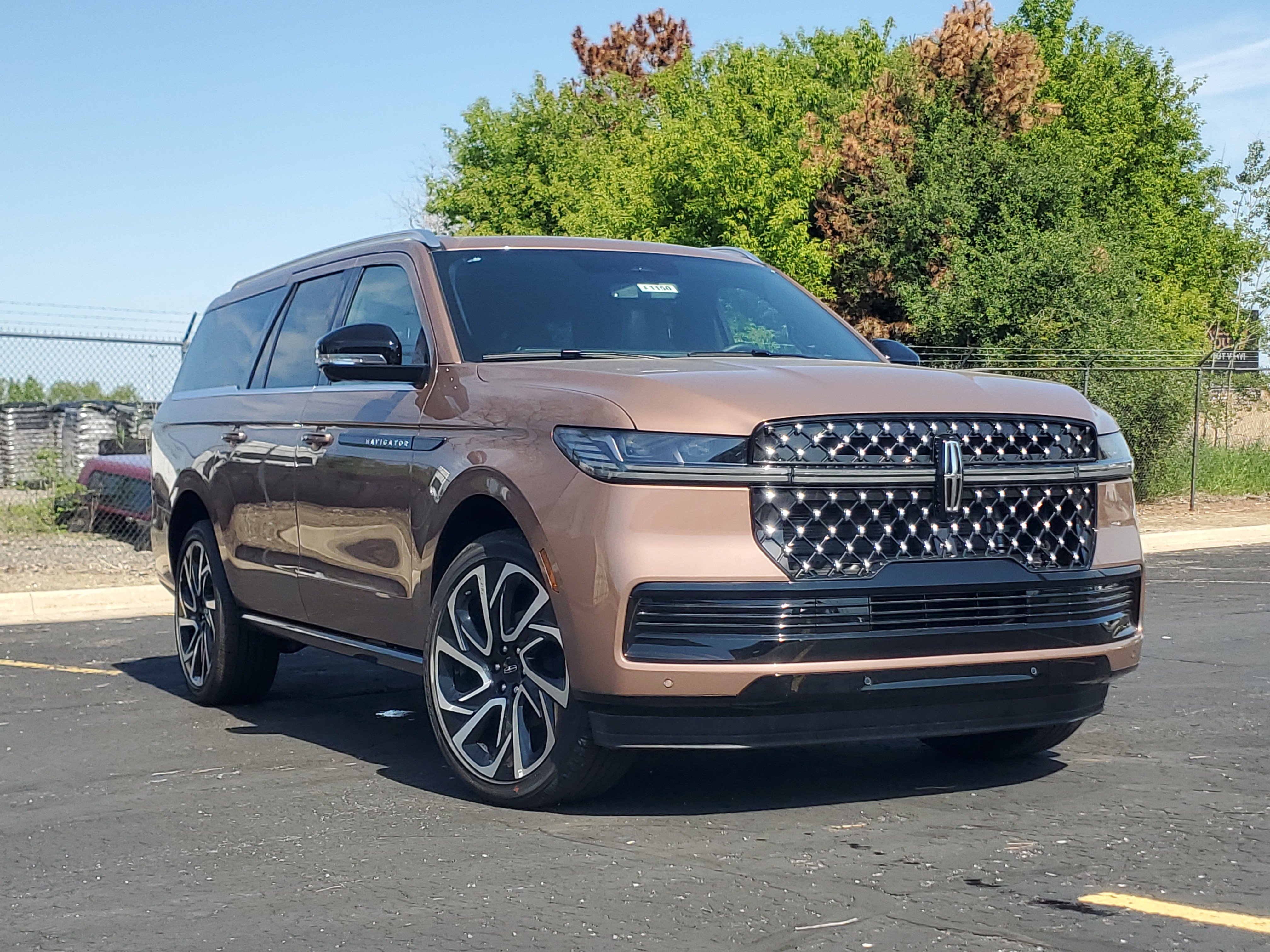 New 2026 Lincoln Navigator L Black Label AWD/4WD image 1
