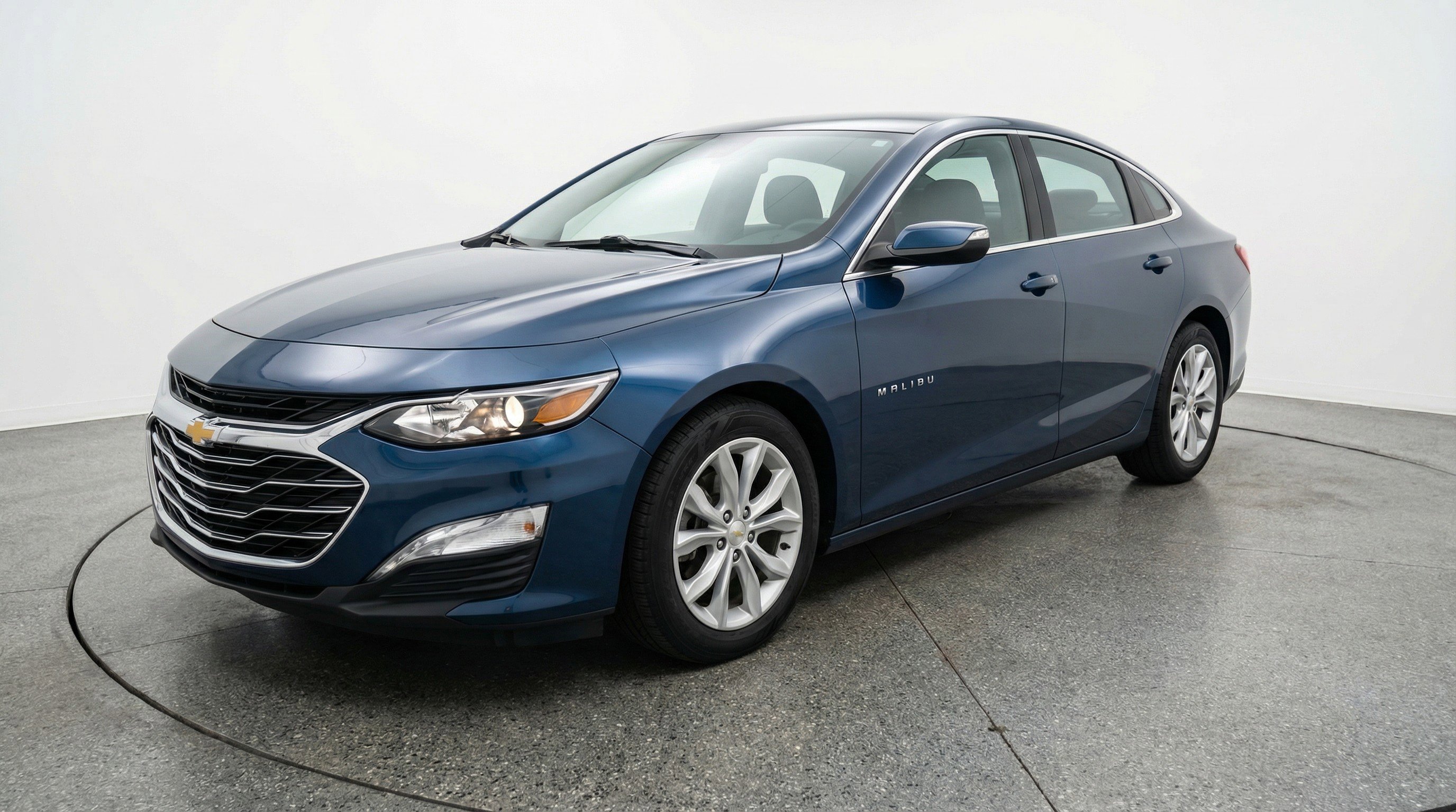 Used 2024 Chevrolet Malibu LT FWD image 3