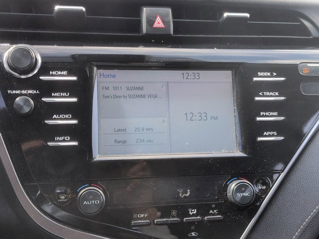 Used 2018 Toyota Camry XSE image 13