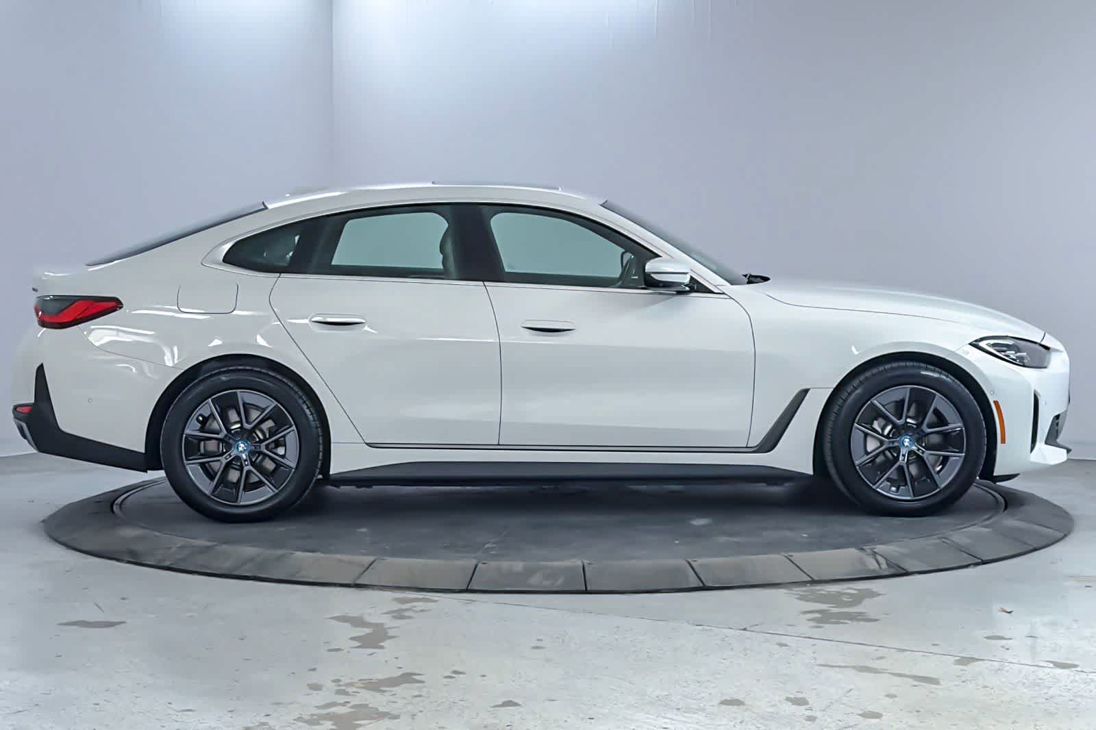 Used 2023 BMW i4 eDrive35 RWD image 8
