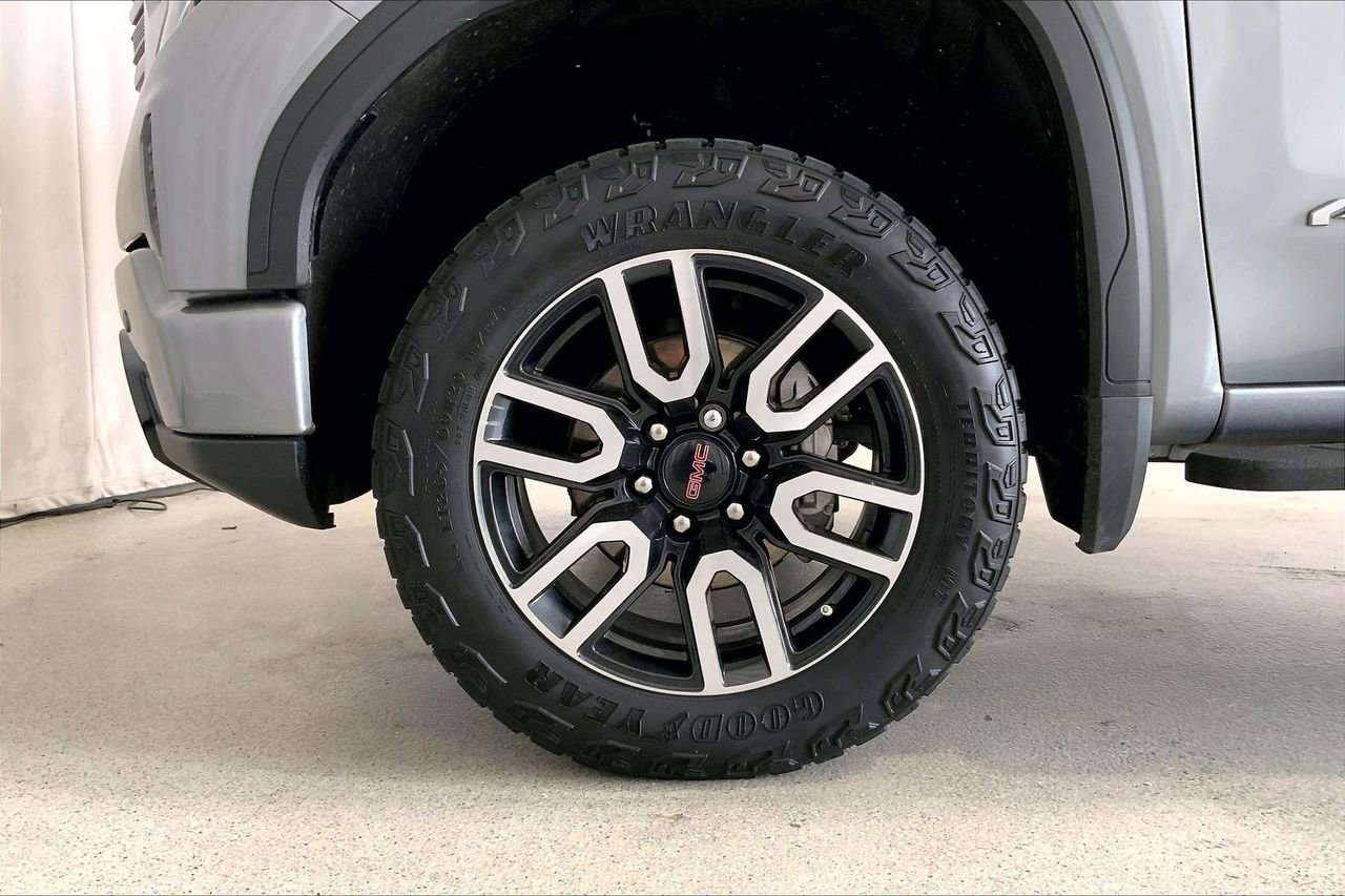 Used 2024 GMC Sierra 1500 AT4 w/ Technology Package image 8