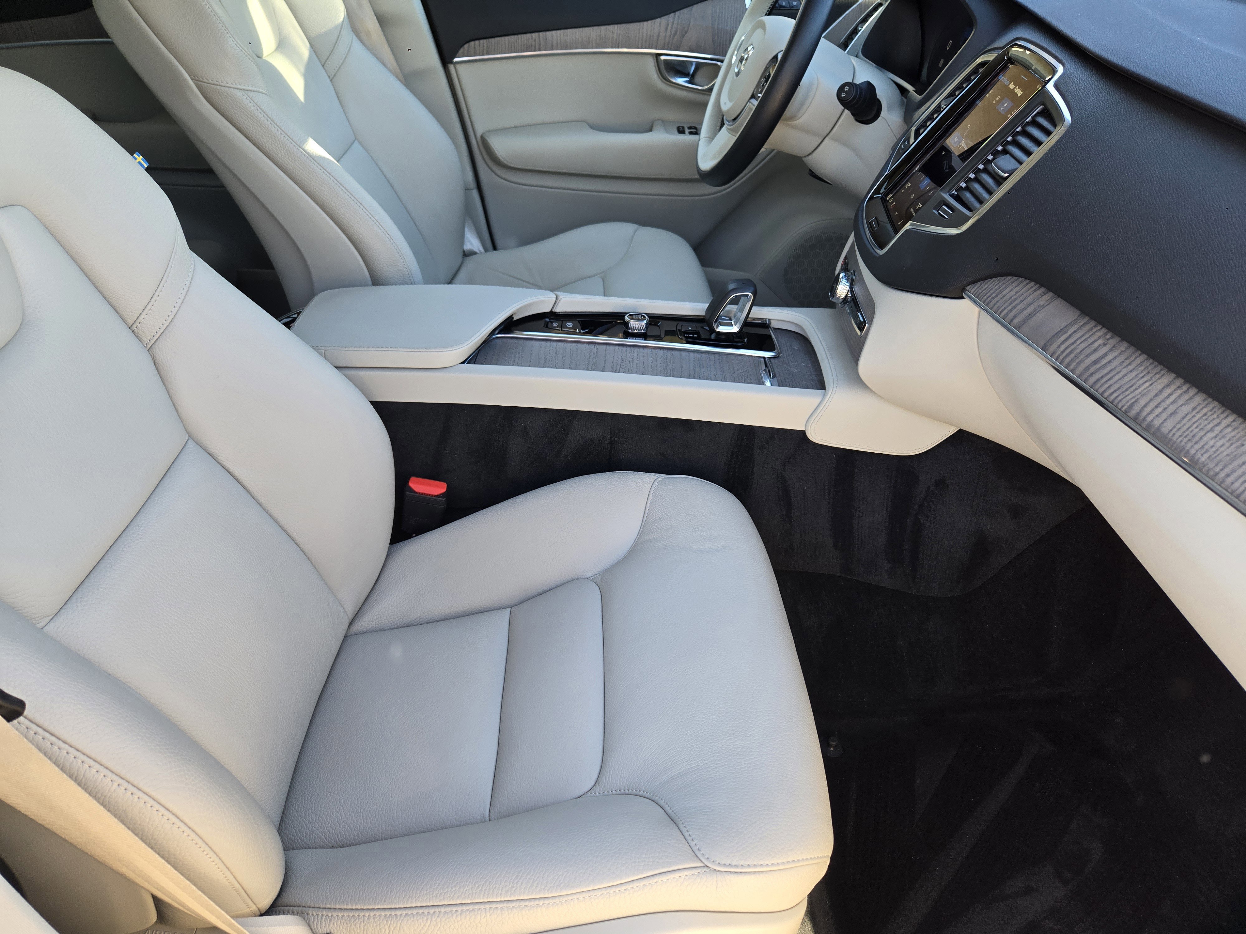 Used 2023 Volvo XC90 T8 Core w/ Protection Package Premier image 14