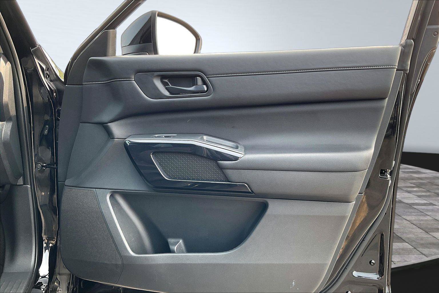 Certified 2025 Nissan Pathfinder S FWD image 24