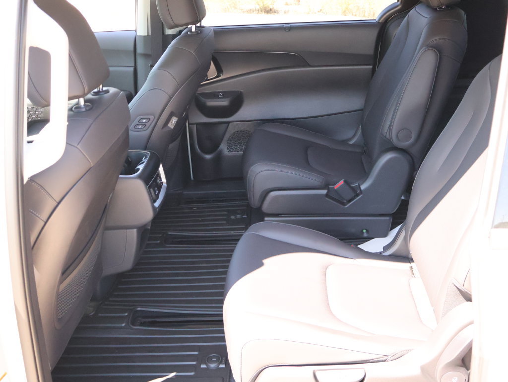New 2027 Kia Carnival SX w/ Dark Edition Package FWD image 15