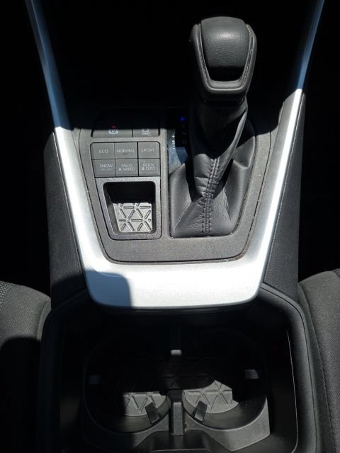 Used 2022 Toyota RAV4 LE AWD/4WD image 18