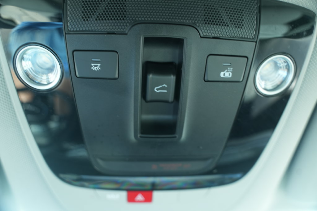 Used 2025 Kia Sorento S w/ Panoramic Sunroof Package FWD image 39