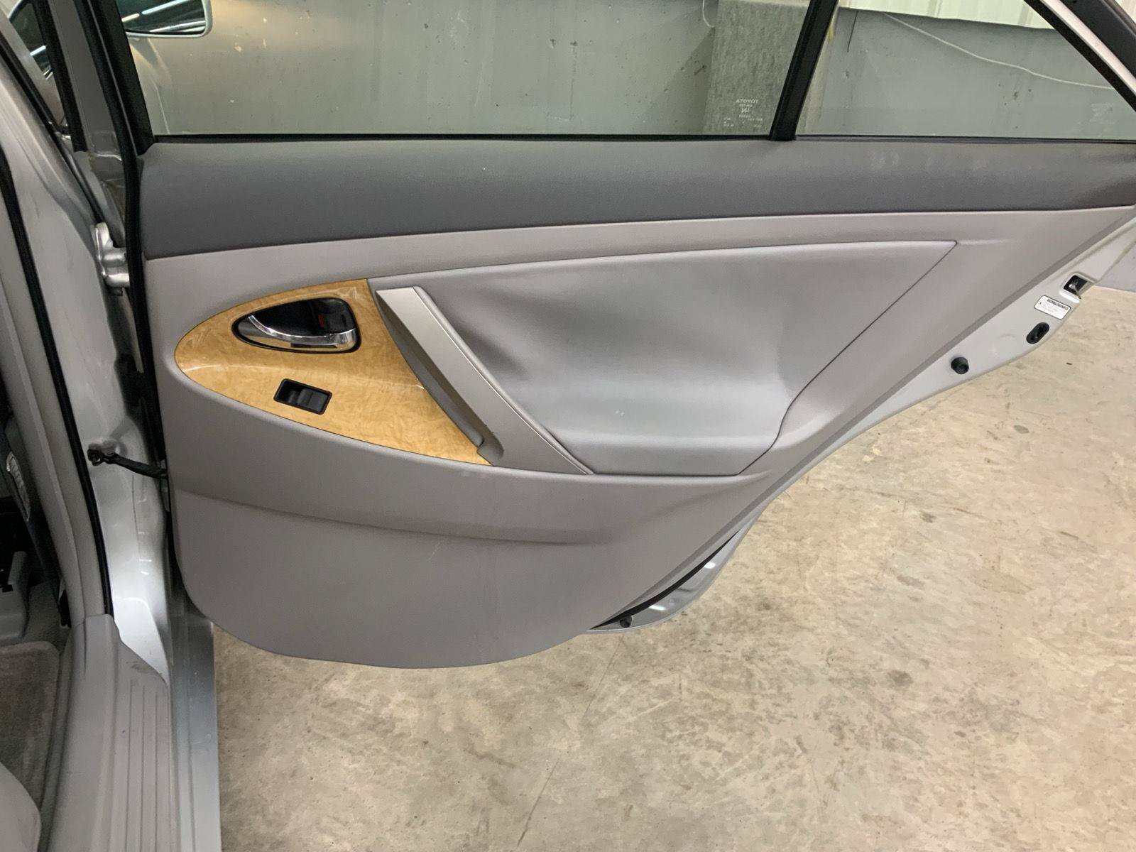 Used 2007 Toyota Camry XLE FWD image 32