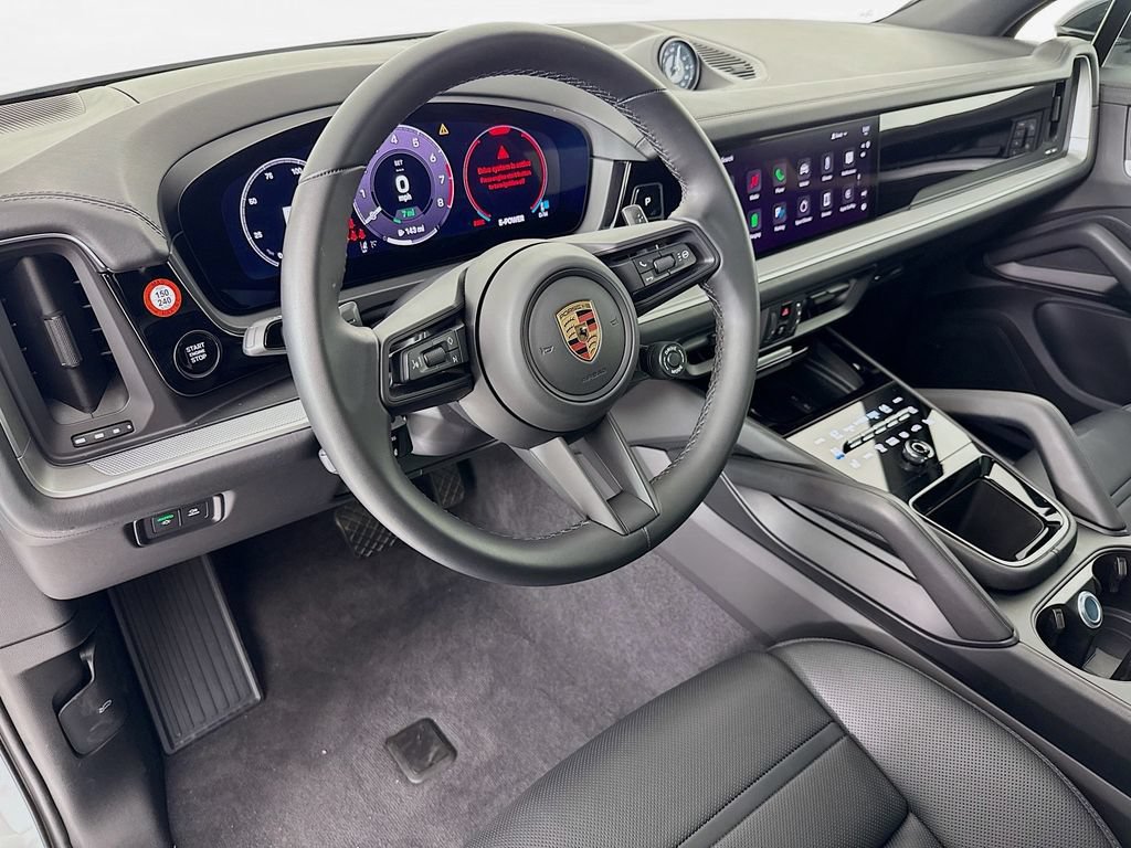 Certified 2025 Porsche Cayenne E-Hybrid AWD/4WD image 4