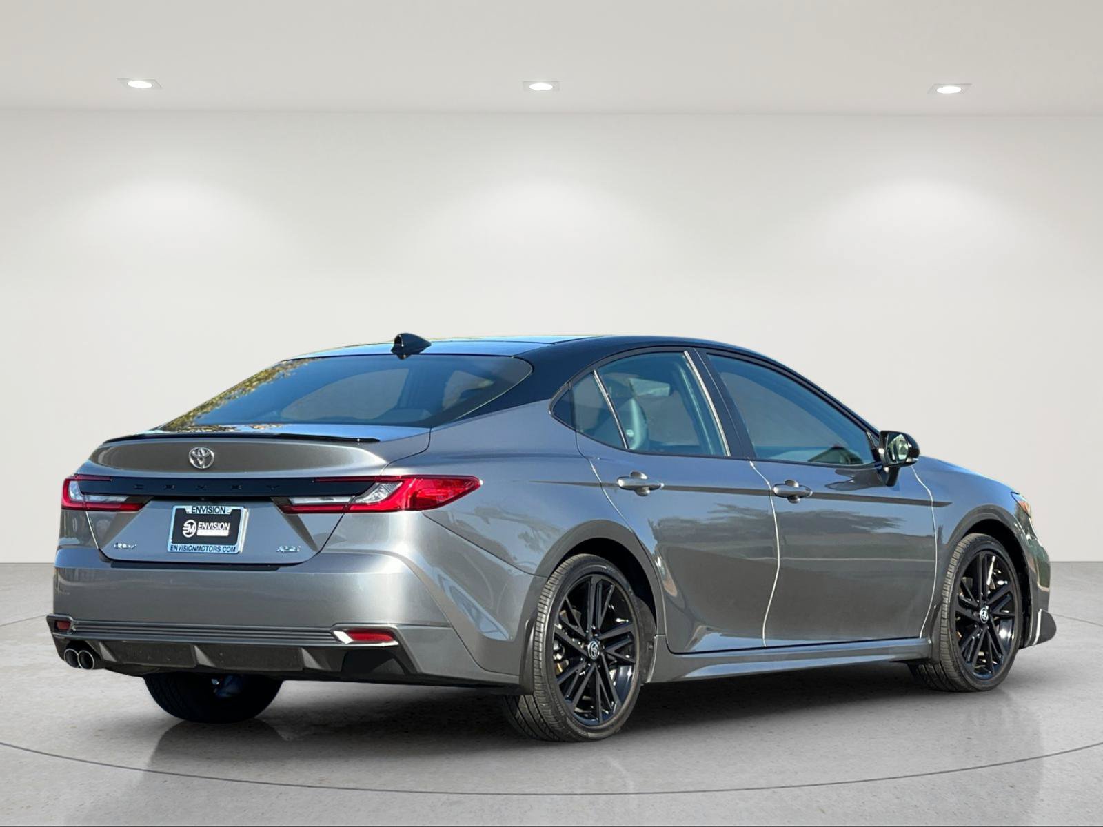 Used 2025 Toyota Camry XSE FWD image 5