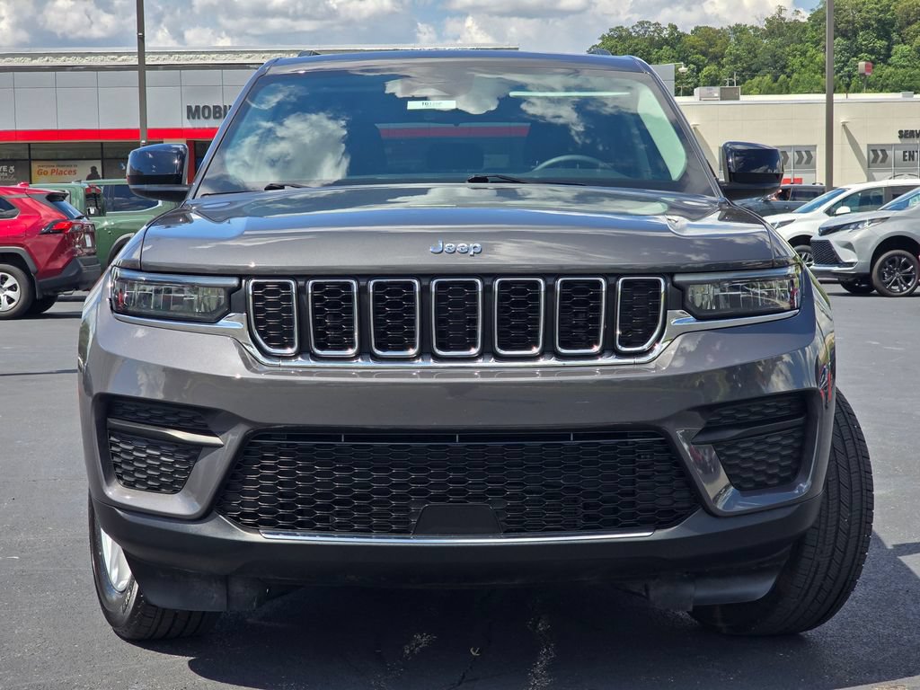 Used 2024 Jeep Grand Cherokee Laredo X AWD/4WD image 3