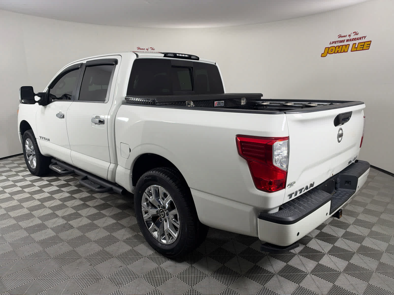 Used 2021 Nissan Titan SV w/ SV Convenience Package AWD/4WD image 3