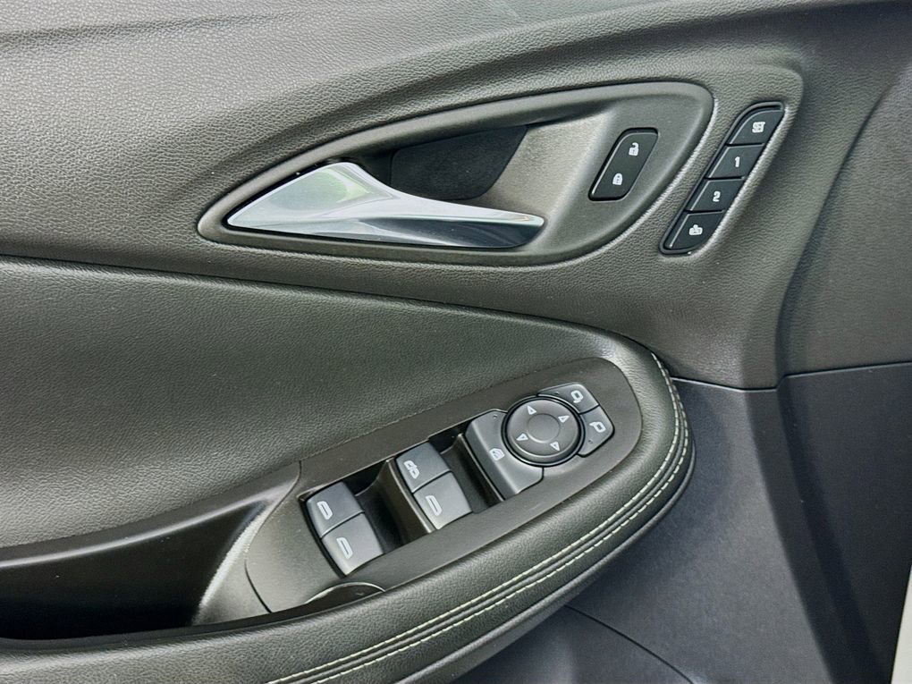 Used 2023 Buick Encore GX Essence w/ Experience Buick Package FWD image 20