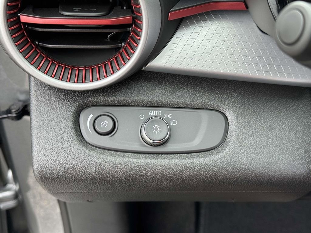 New 2026 Chevrolet Trax RS w/ Sunroof Package image 20