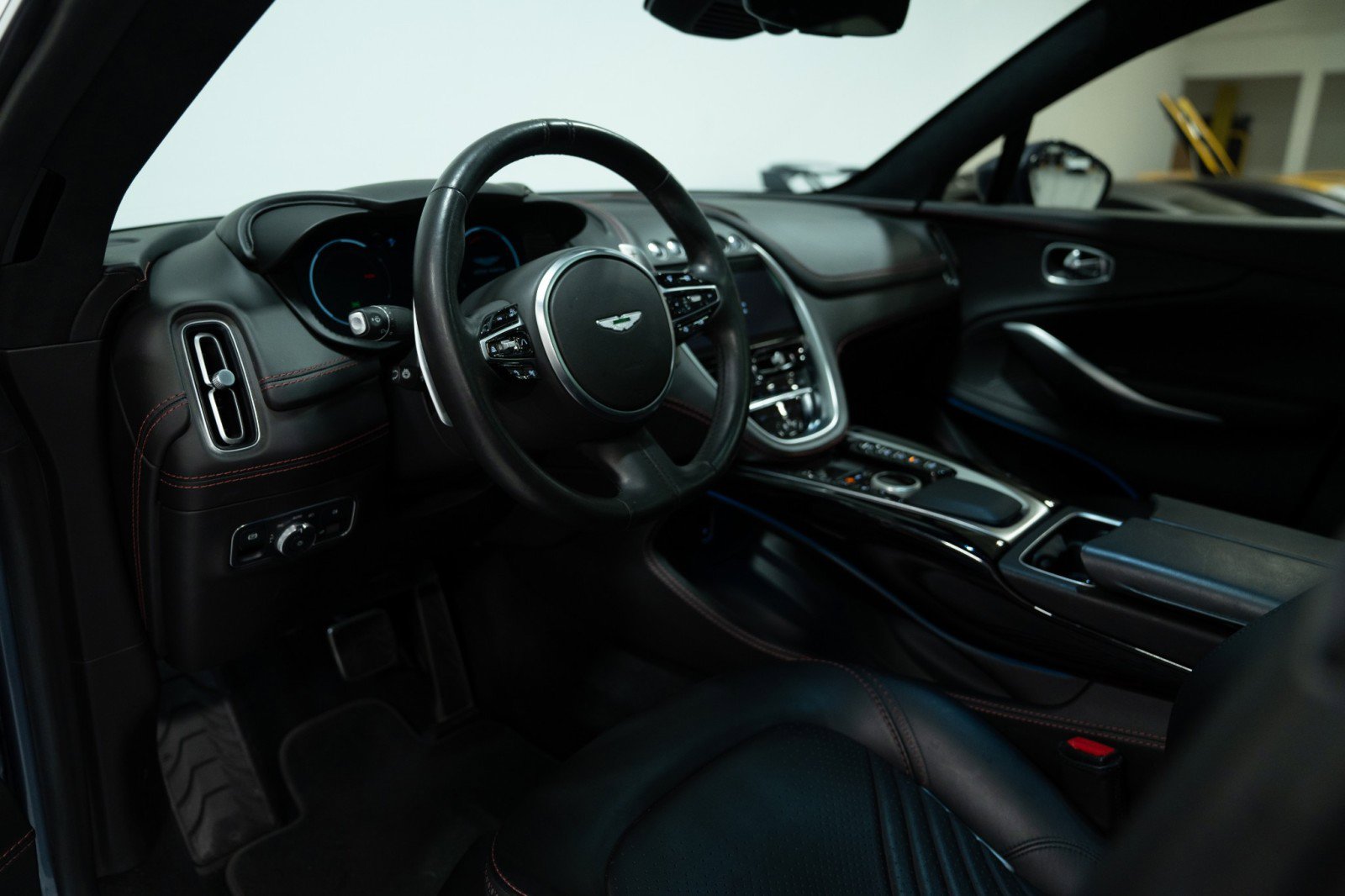 Used 2021 Aston Martin DBX image 10