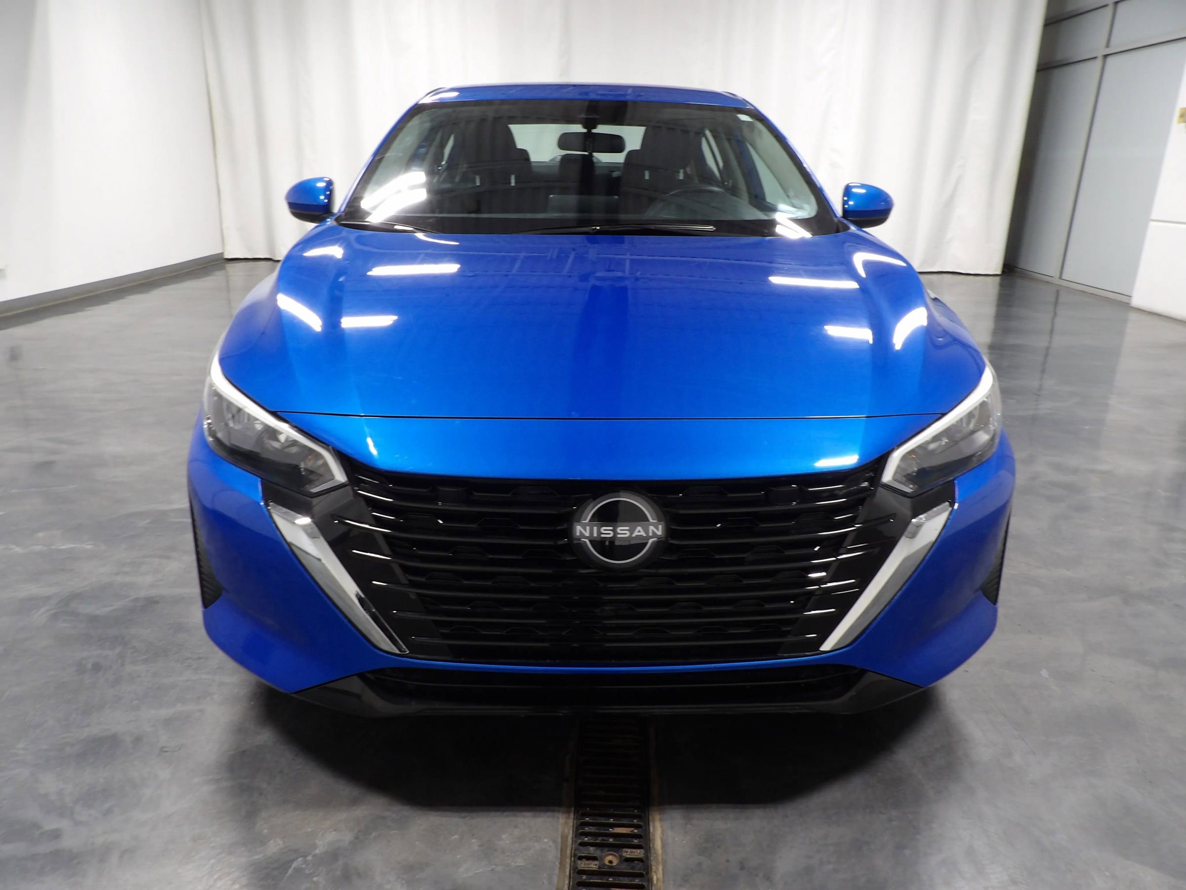 Used 2025 Nissan Sentra SV image 3