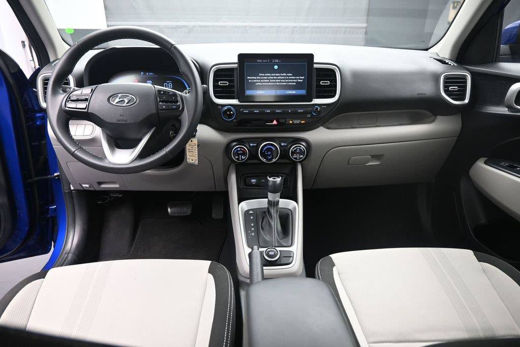 Used 2023 Hyundai Venue SEL FWD image 9