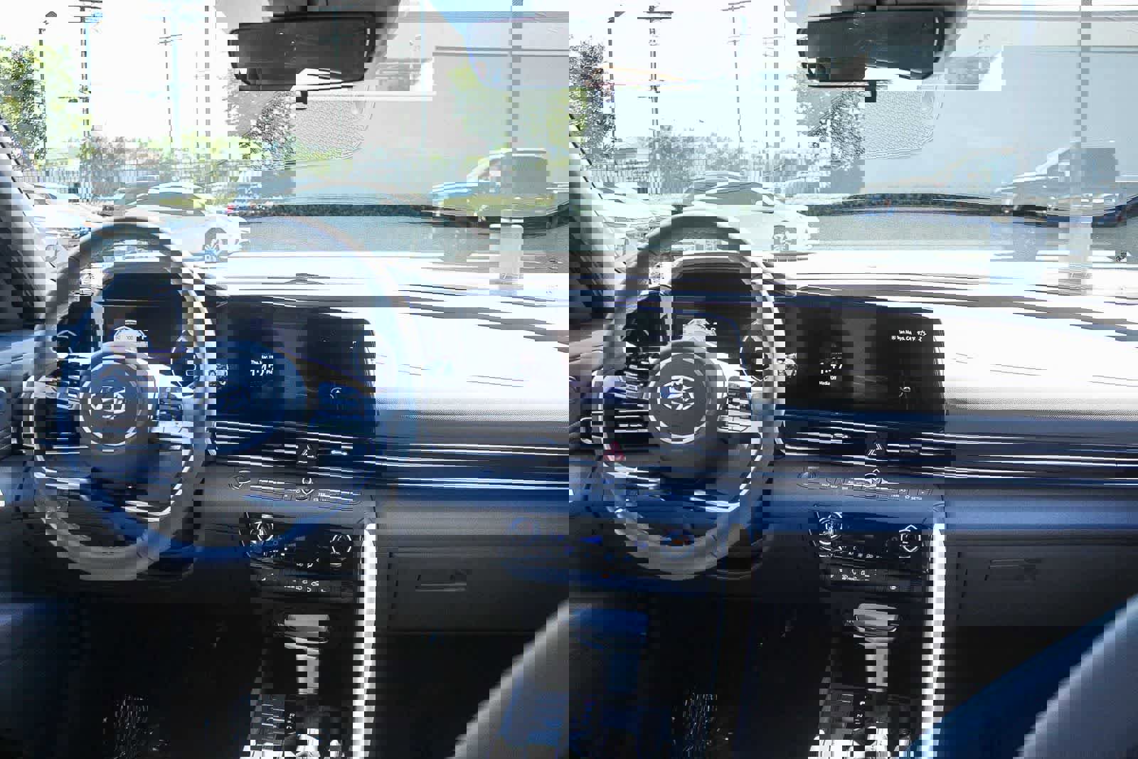 Used 2023 Hyundai Elantra SEL w/ Convenience Package image 16