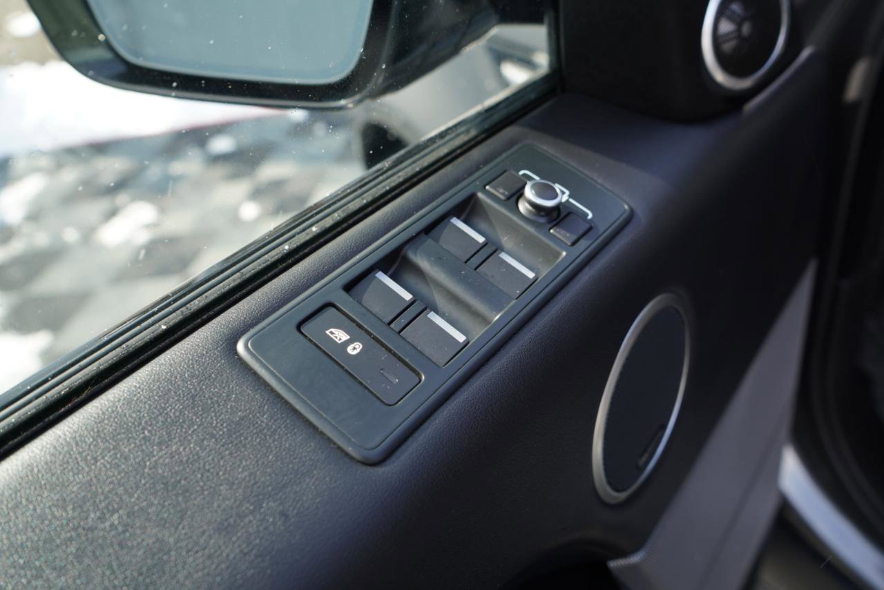 Used 2016 Land Rover Range Rover Sport HSE image 17