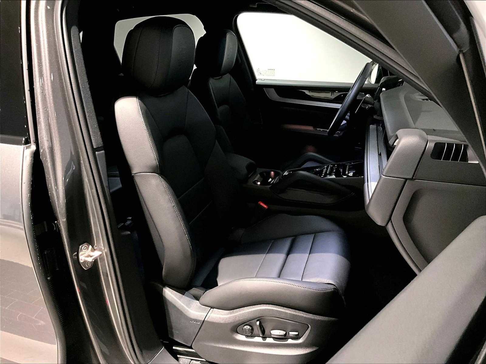 Used 2026 Porsche Cayenne image 22