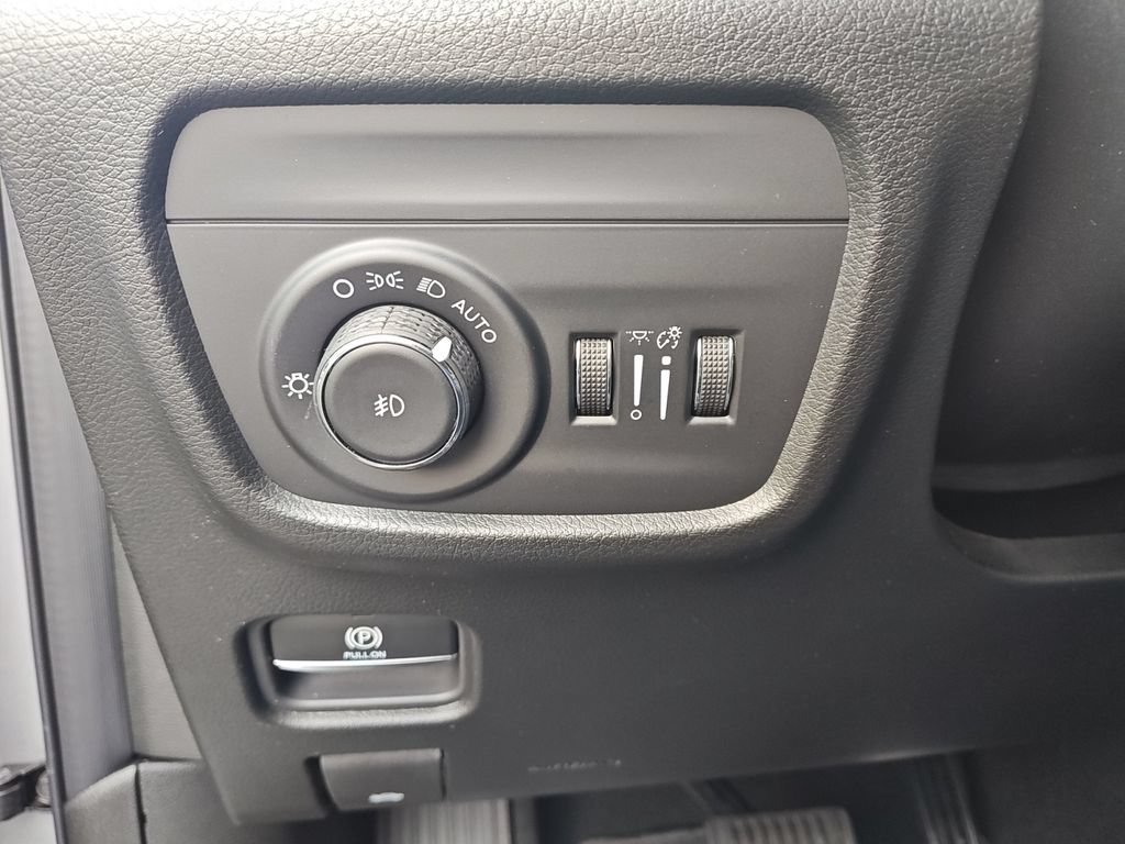 Used 2026 Jeep Grand Cherokee Limited AWD/4WD image 27
