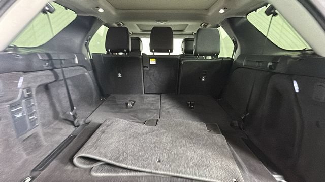 Used 2024 Land Rover Discovery S AWD/4WD image 28