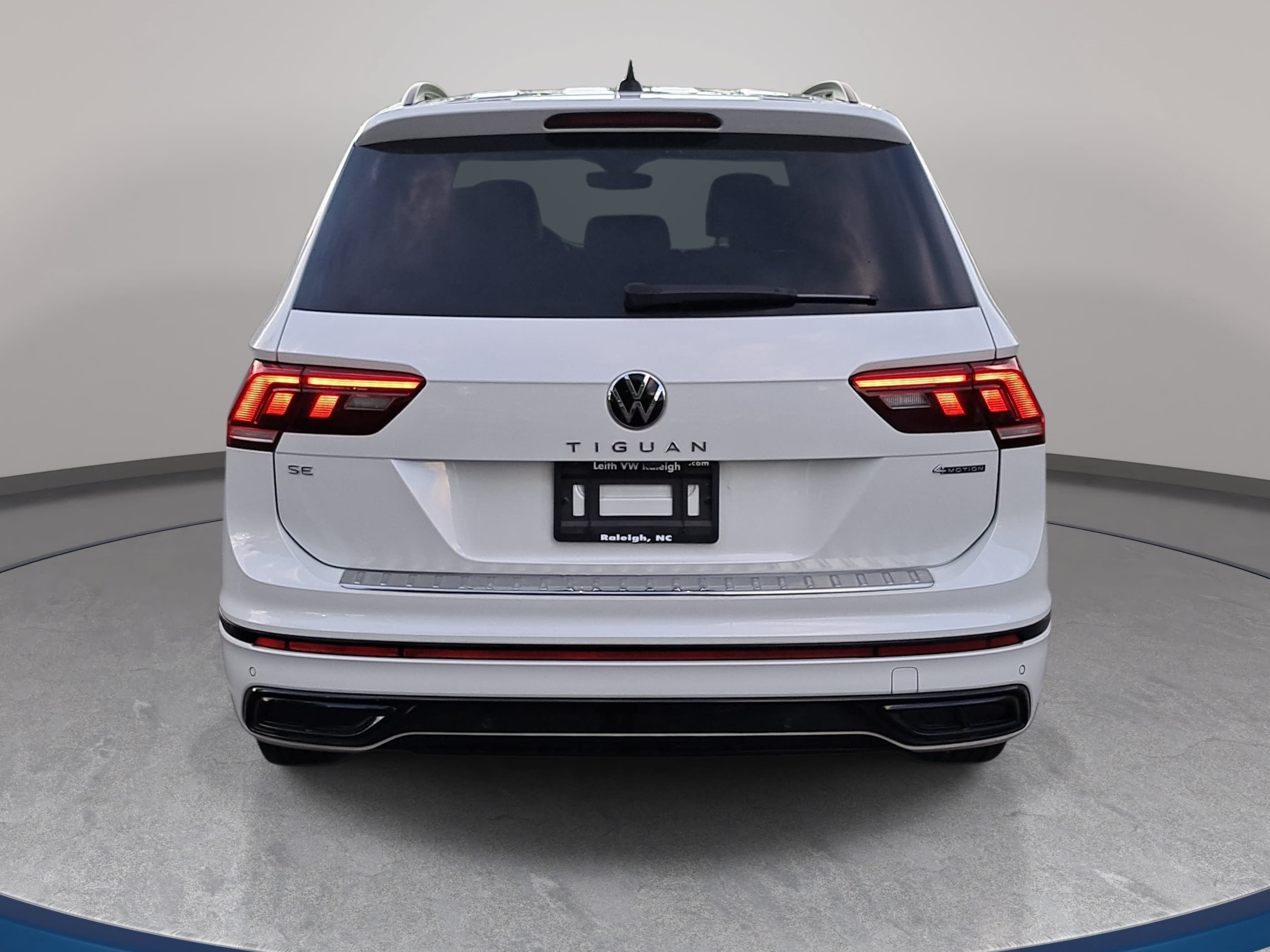 Certified 2022 Volkswagen Tiguan SE R-Line AWD/4WD image 6